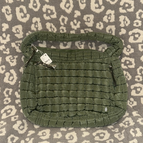 Free People FP Movement Quilted Carryall Bag in Washed Sage π New & Never Worn π - Picture 7 of 17